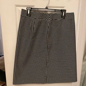 Ann Taylor navy and white polka dot skirt. Size 10, excellent condition.